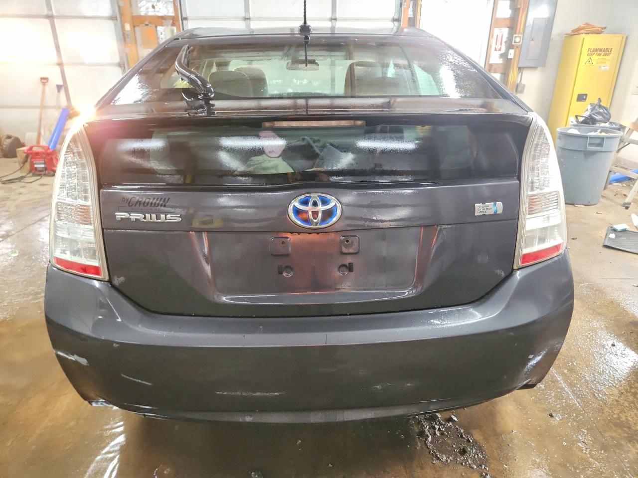 2010 TOYOTA PRIUS photo 11