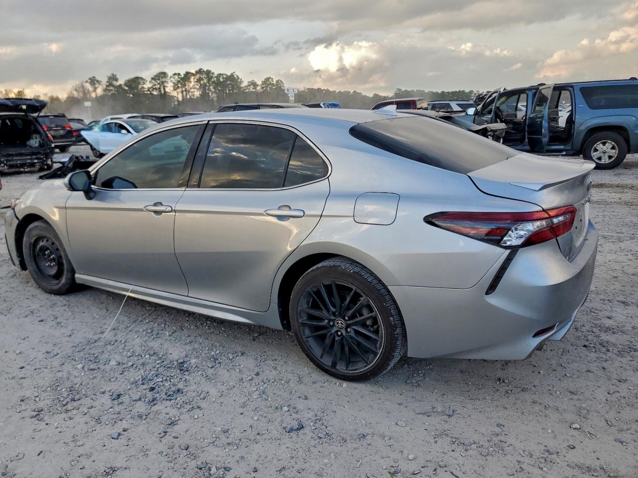 2021 TOYOTA CAMRY XSE photo 3
