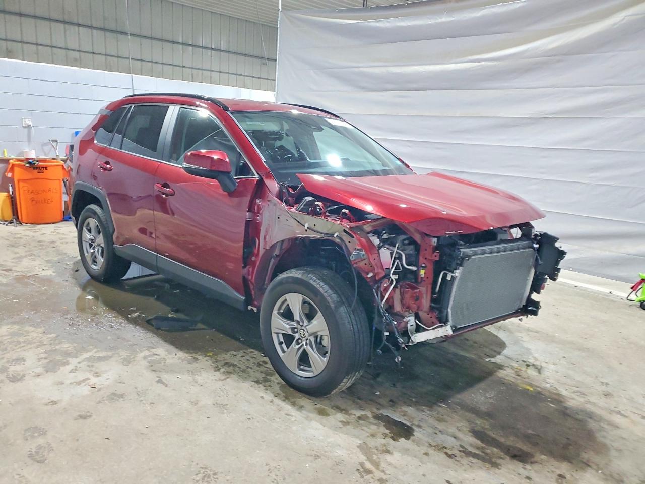 2025 TOYOTA RAV4 XLE photo 4