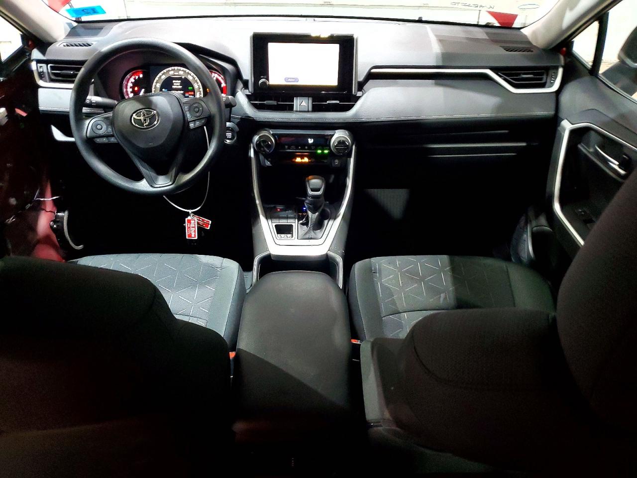 2025 TOYOTA RAV4 XLE photo 8