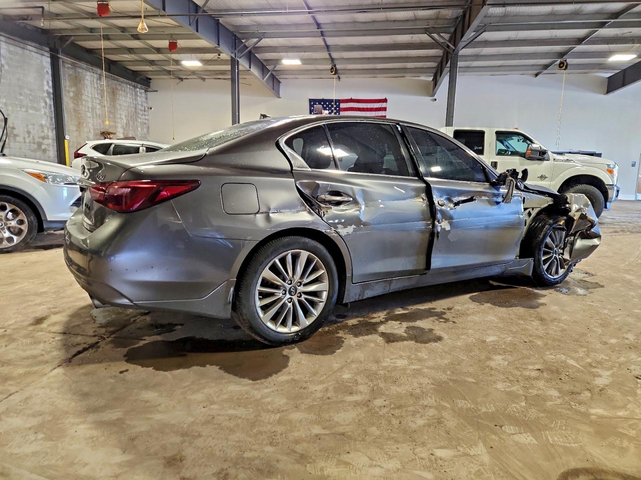 2018 INFINITI Q50 LUXE photo 3