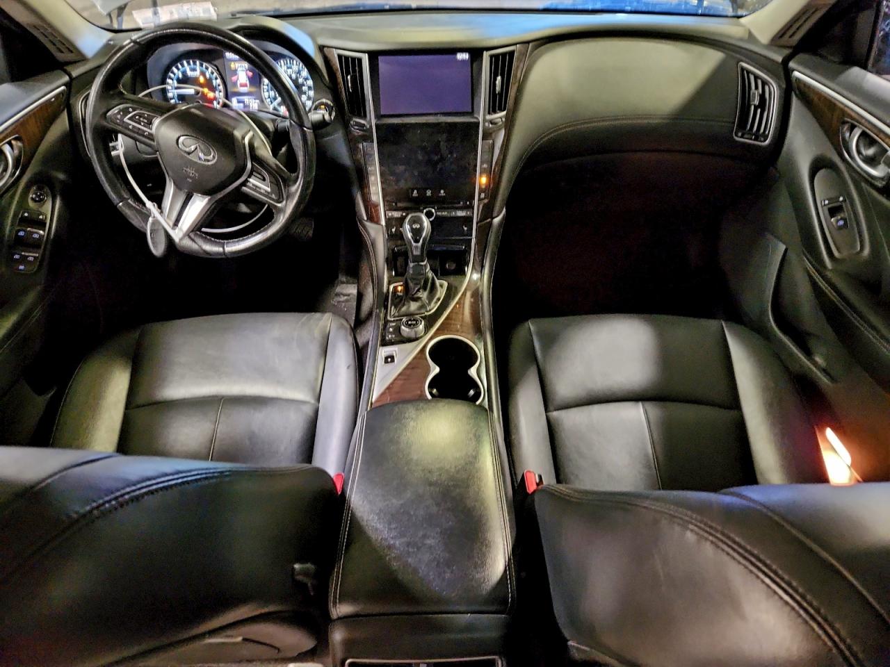 2018 INFINITI Q50 LUXE photo 8