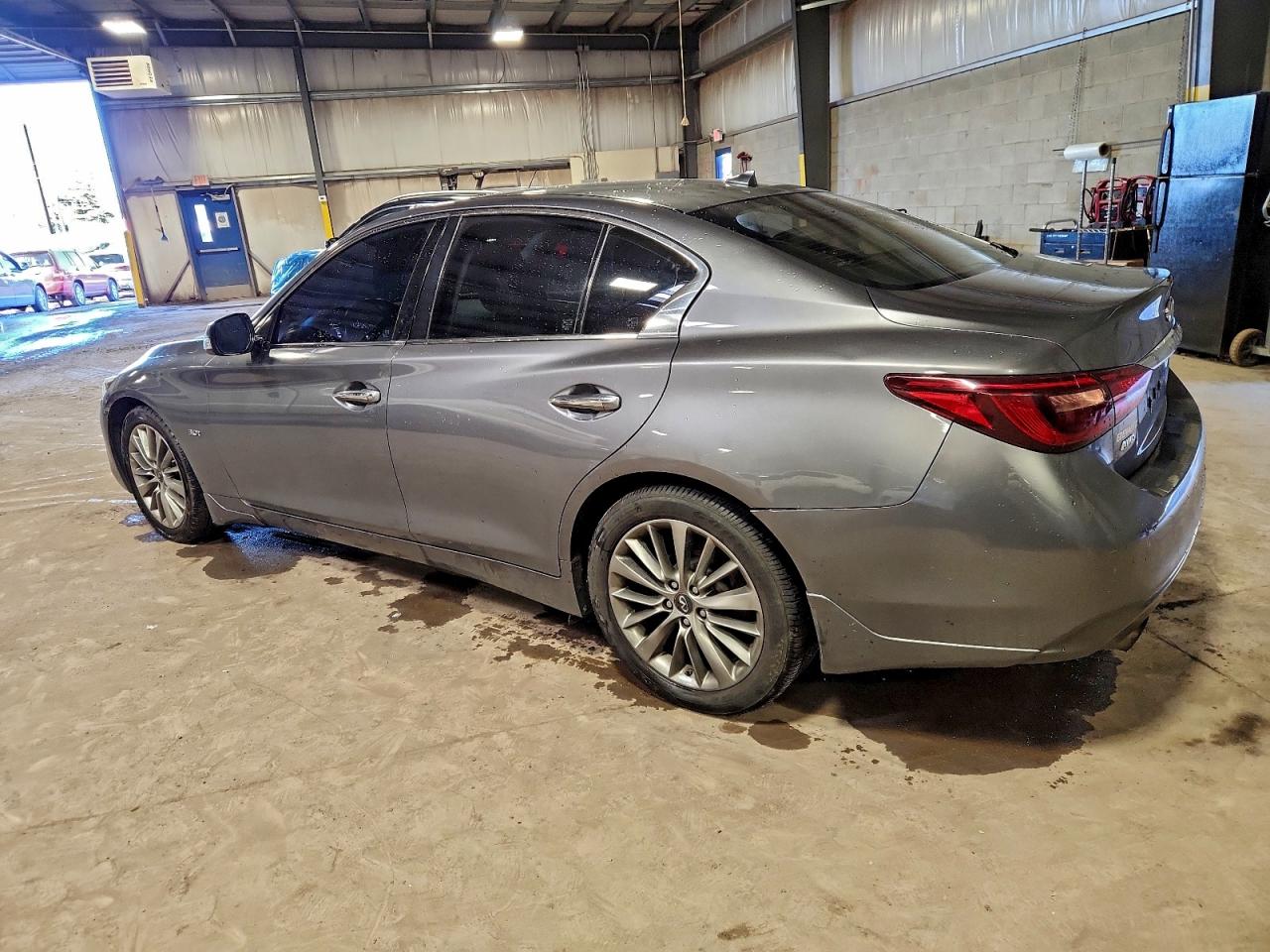 2018 INFINITI Q50 LUXE photo 2