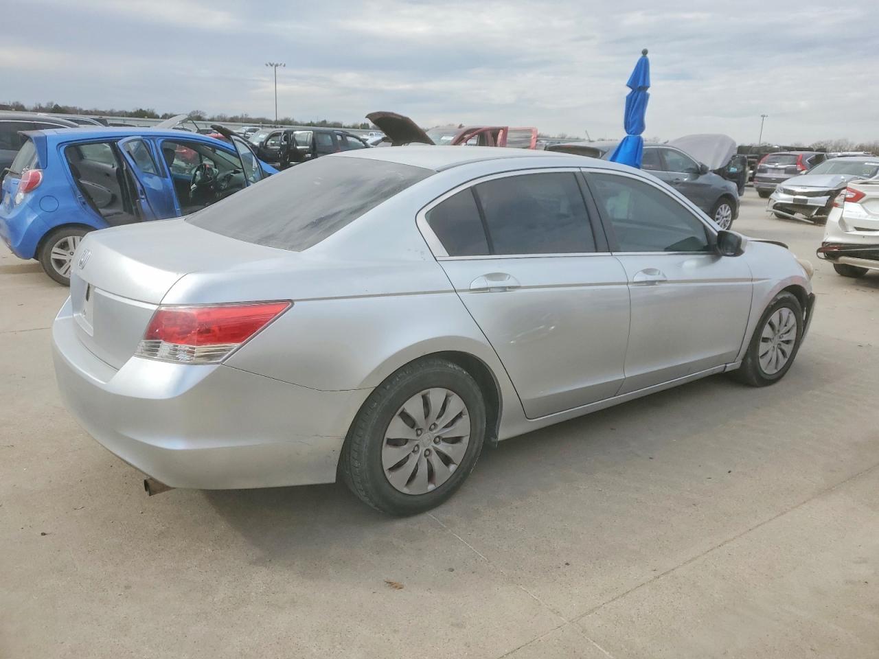 2009 HONDA ACCORD LX photo 3