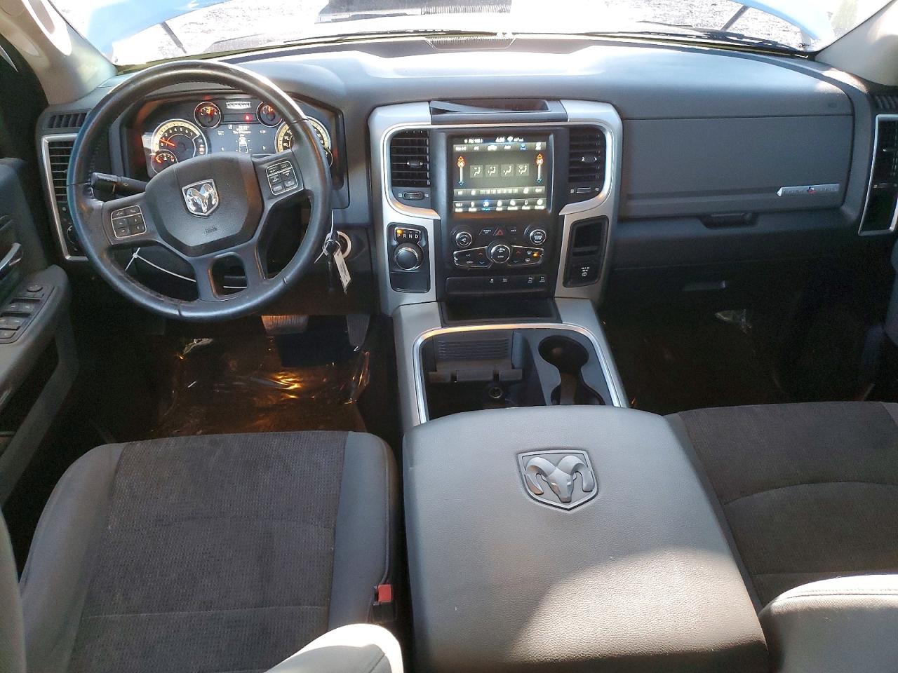 2018 RAM 1500 SLT photo 8