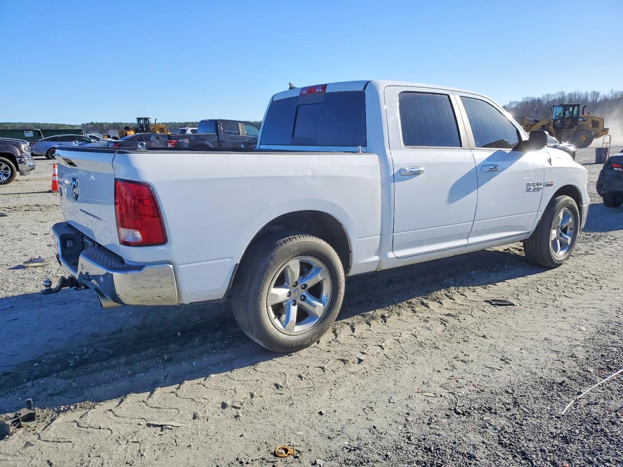 2018 RAM 1500 SLT photo 3