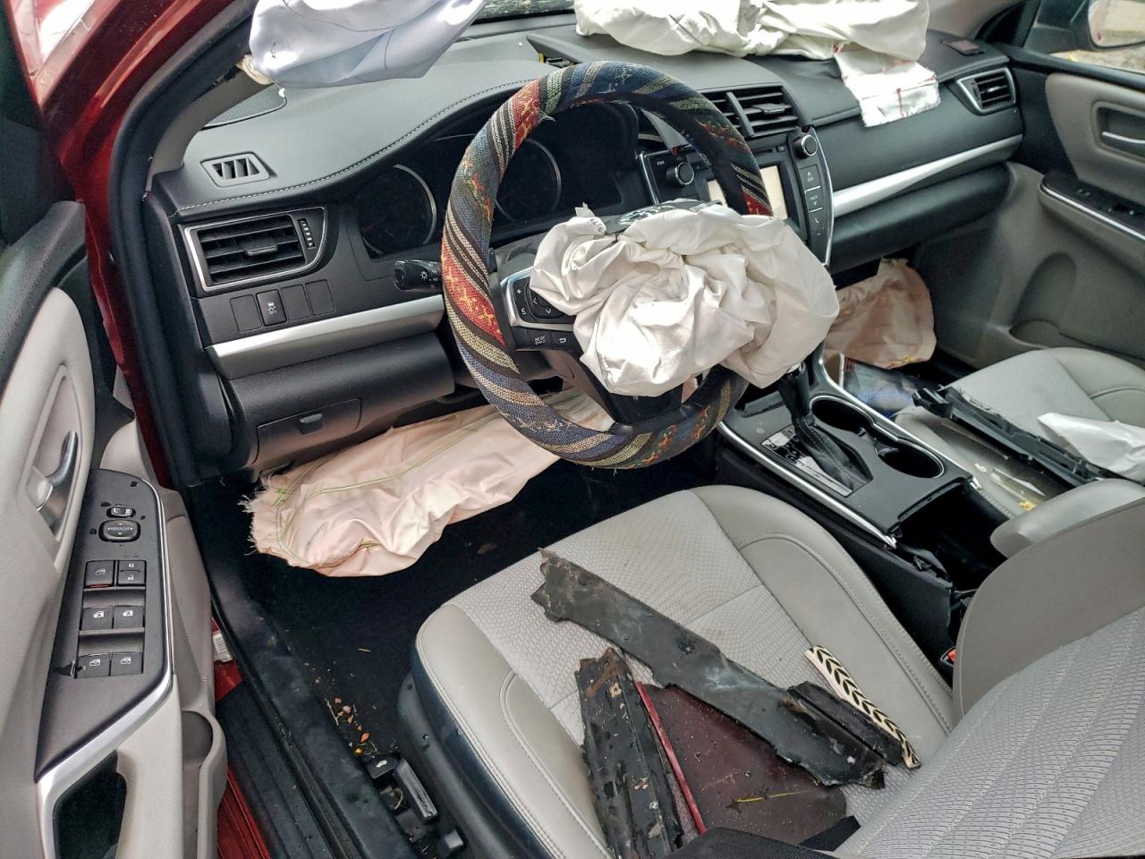 2017 TOYOTA CAMRY LE photo 8