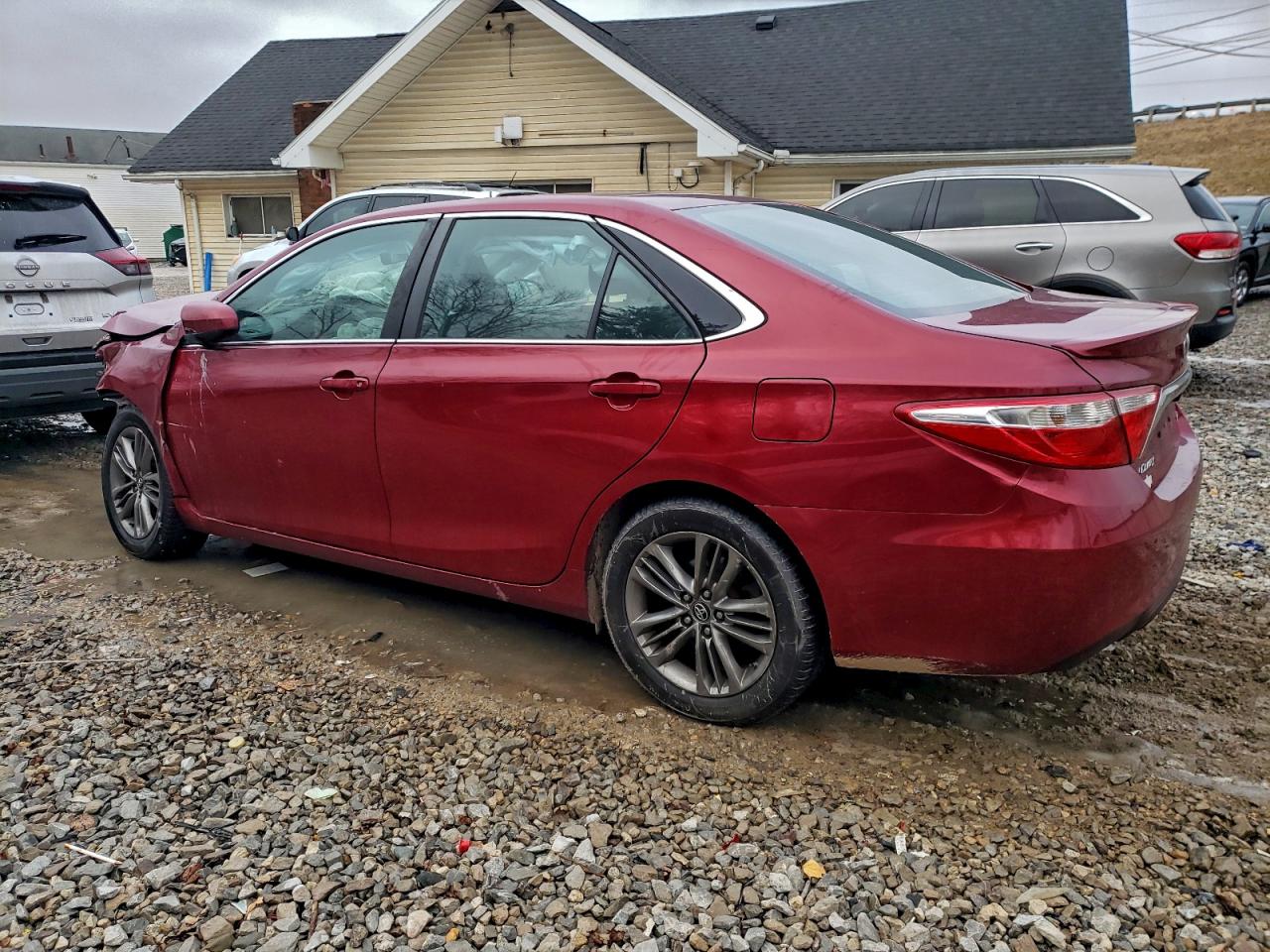2017 TOYOTA CAMRY LE photo 2
