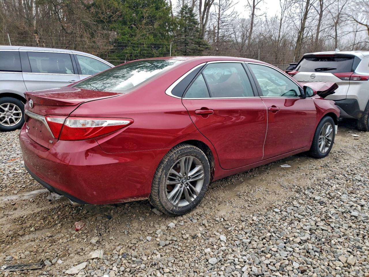 2017 TOYOTA CAMRY LE photo 3