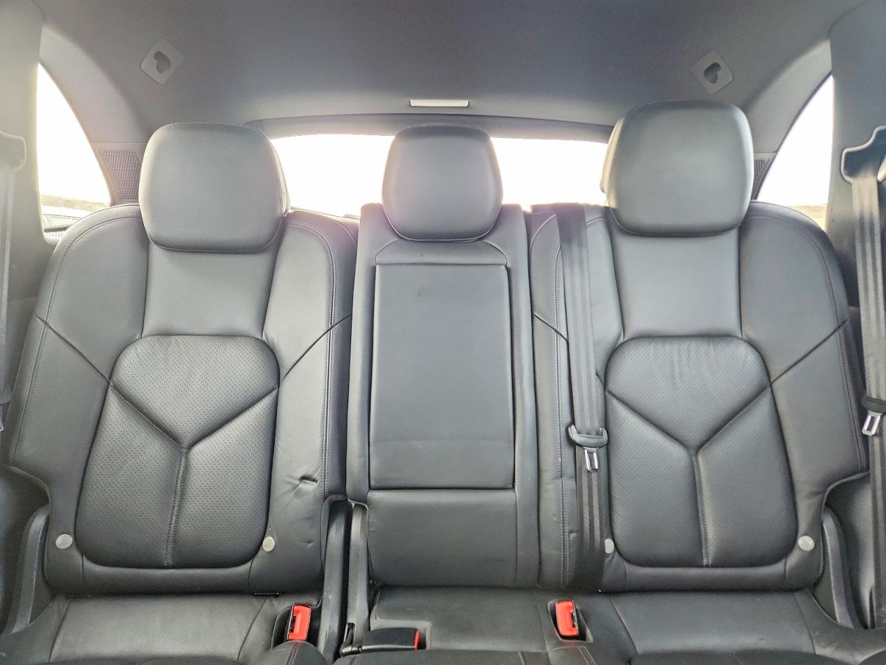 2011 PORSCHE CAYENNE photo 10