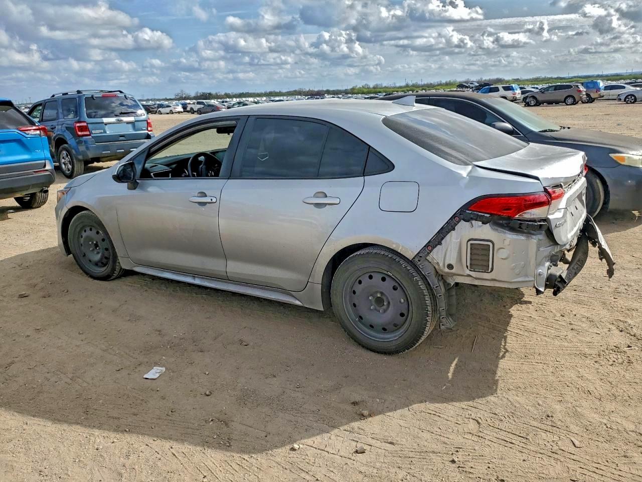 2022 TOYOTA COROLLA LE photo 4