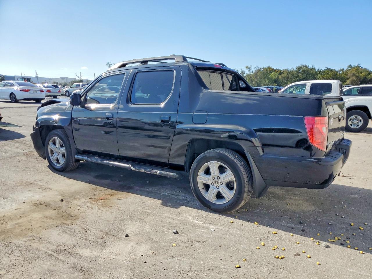 2010 HONDA RIDGELINE RTL photo 2
