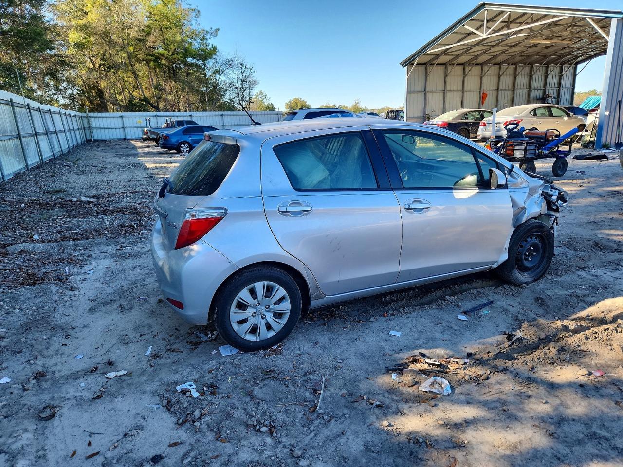2013 TOYOTA YARIS photo 3