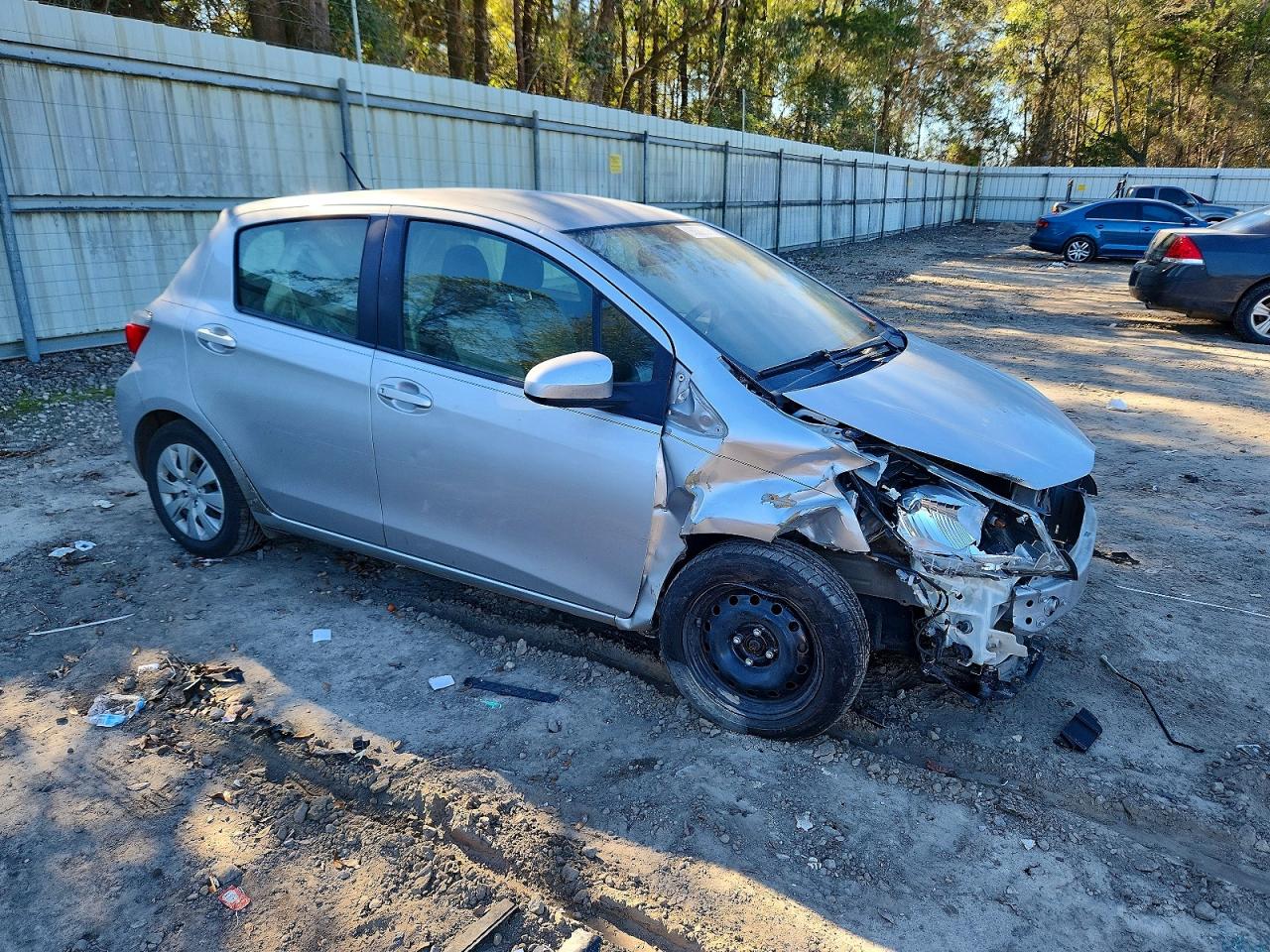 2013 TOYOTA YARIS photo 4