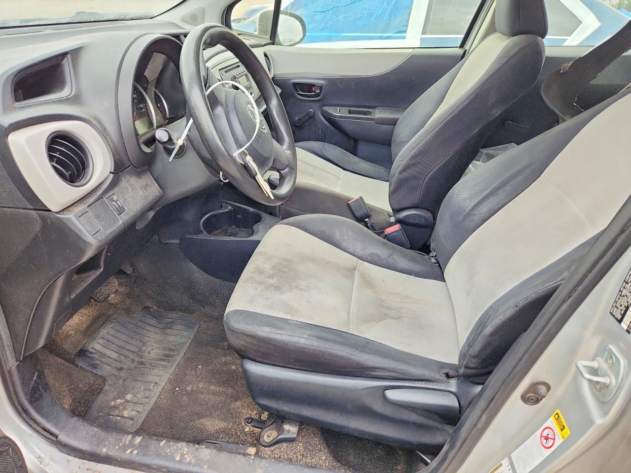 2013 TOYOTA YARIS photo 7