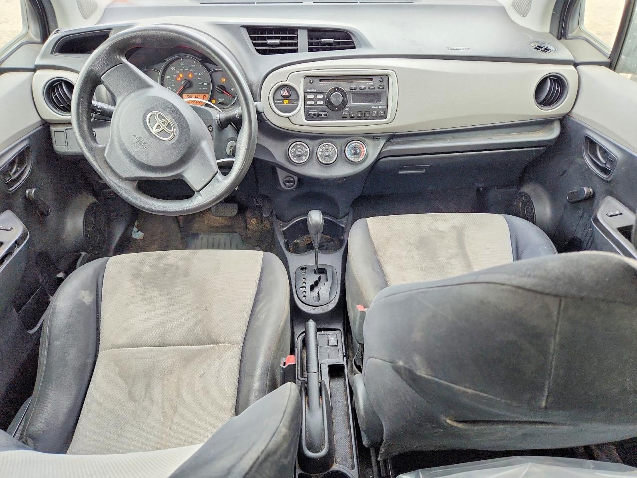 2013 TOYOTA YARIS photo 8