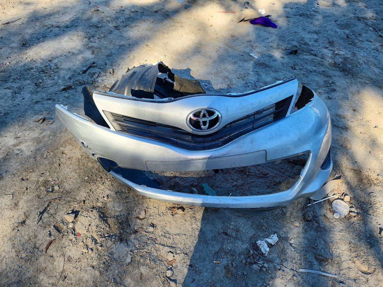 2013 TOYOTA YARIS photo 12