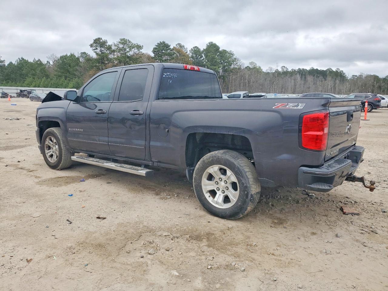 2016 CHEVROLET SILVERADO K1500 LT photo 2