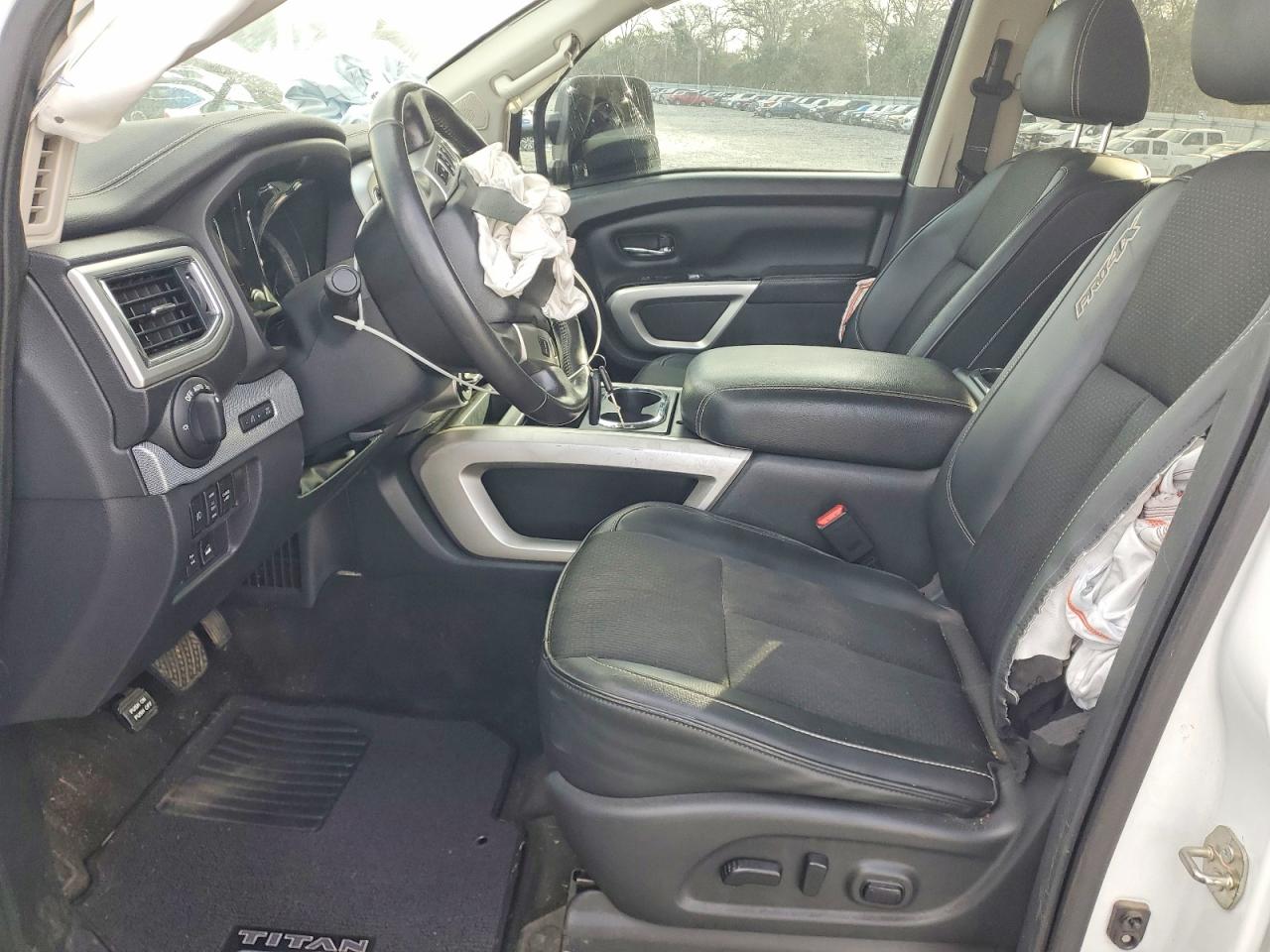 2019 NISSAN TITAN XD SL photo 7