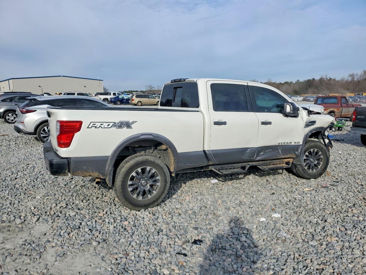 2019 NISSAN TITAN XD SL photo 3