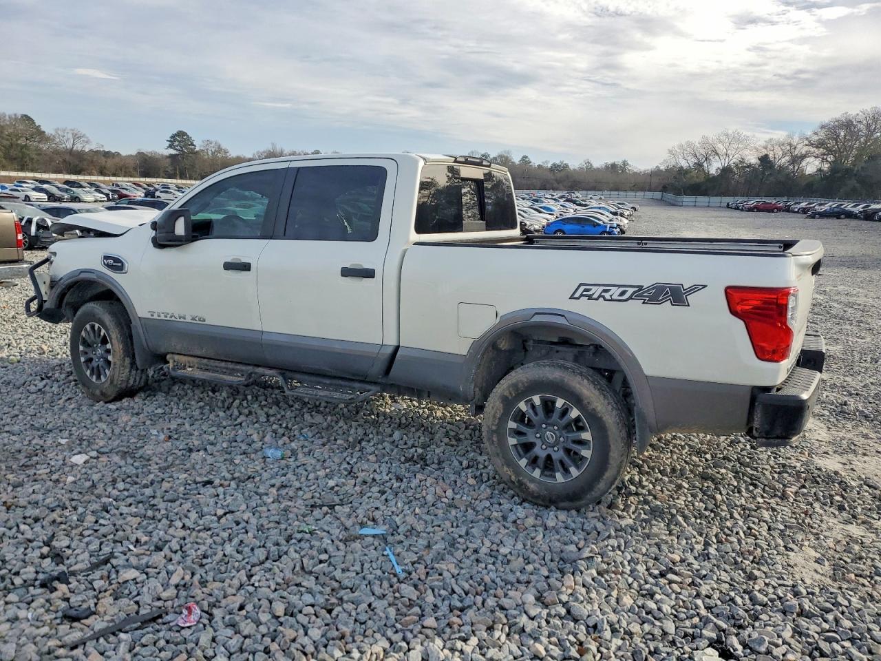 2019 NISSAN TITAN XD SL photo 2