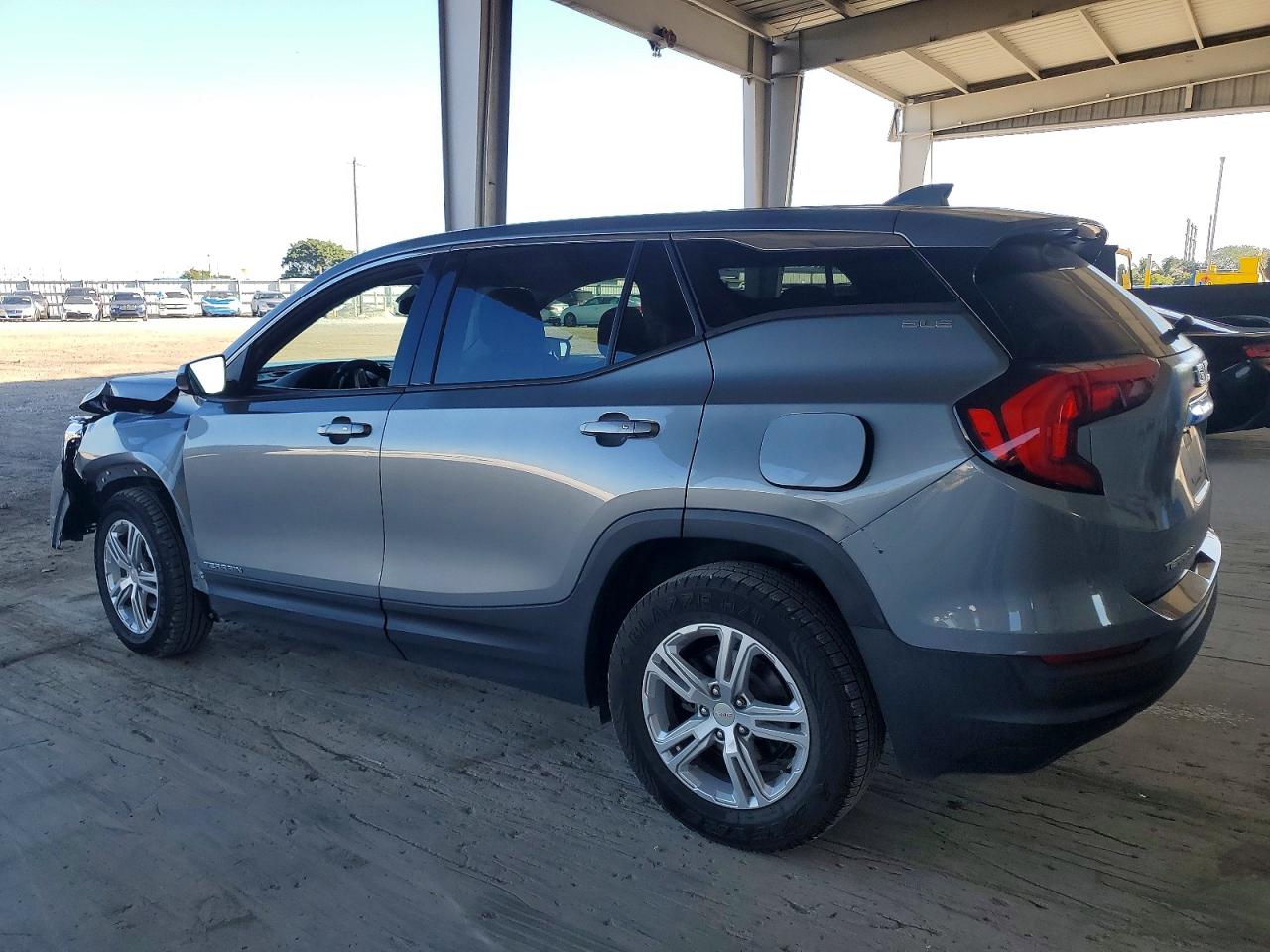 2020 GMC TERRAIN SLE photo 2