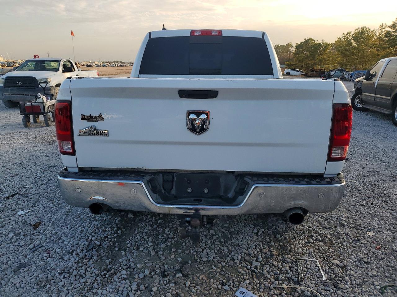2014 RAM 1500 SLT photo 6
