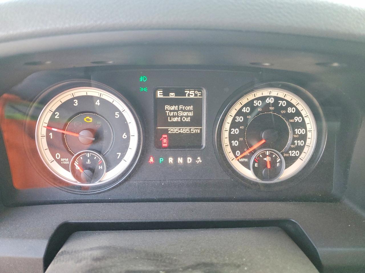 2014 RAM 1500 SLT photo 9