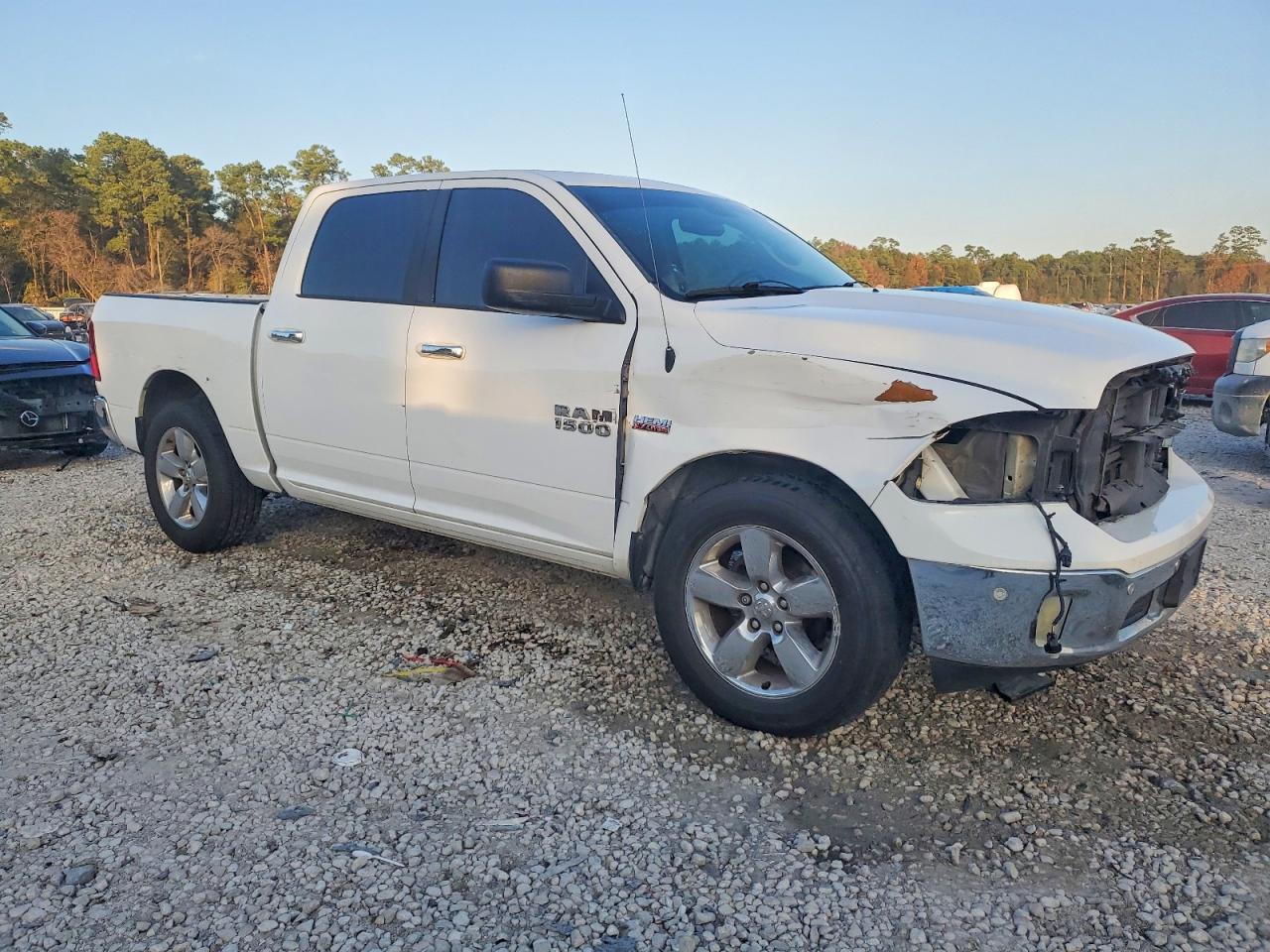 2014 RAM 1500 SLT photo 4