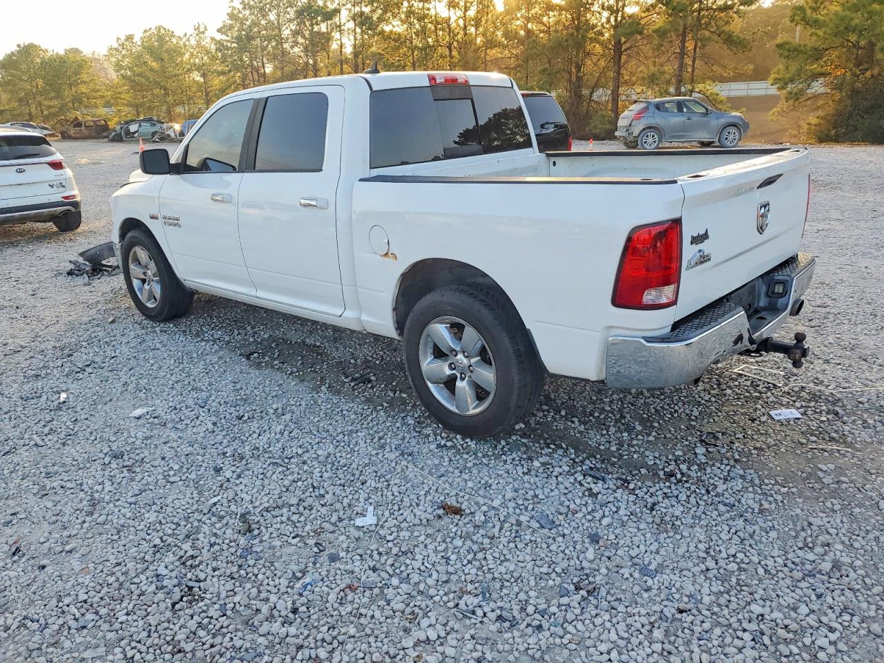 2014 RAM 1500 SLT photo 2