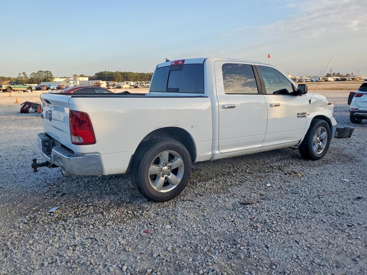 2014 RAM 1500 SLT photo 3