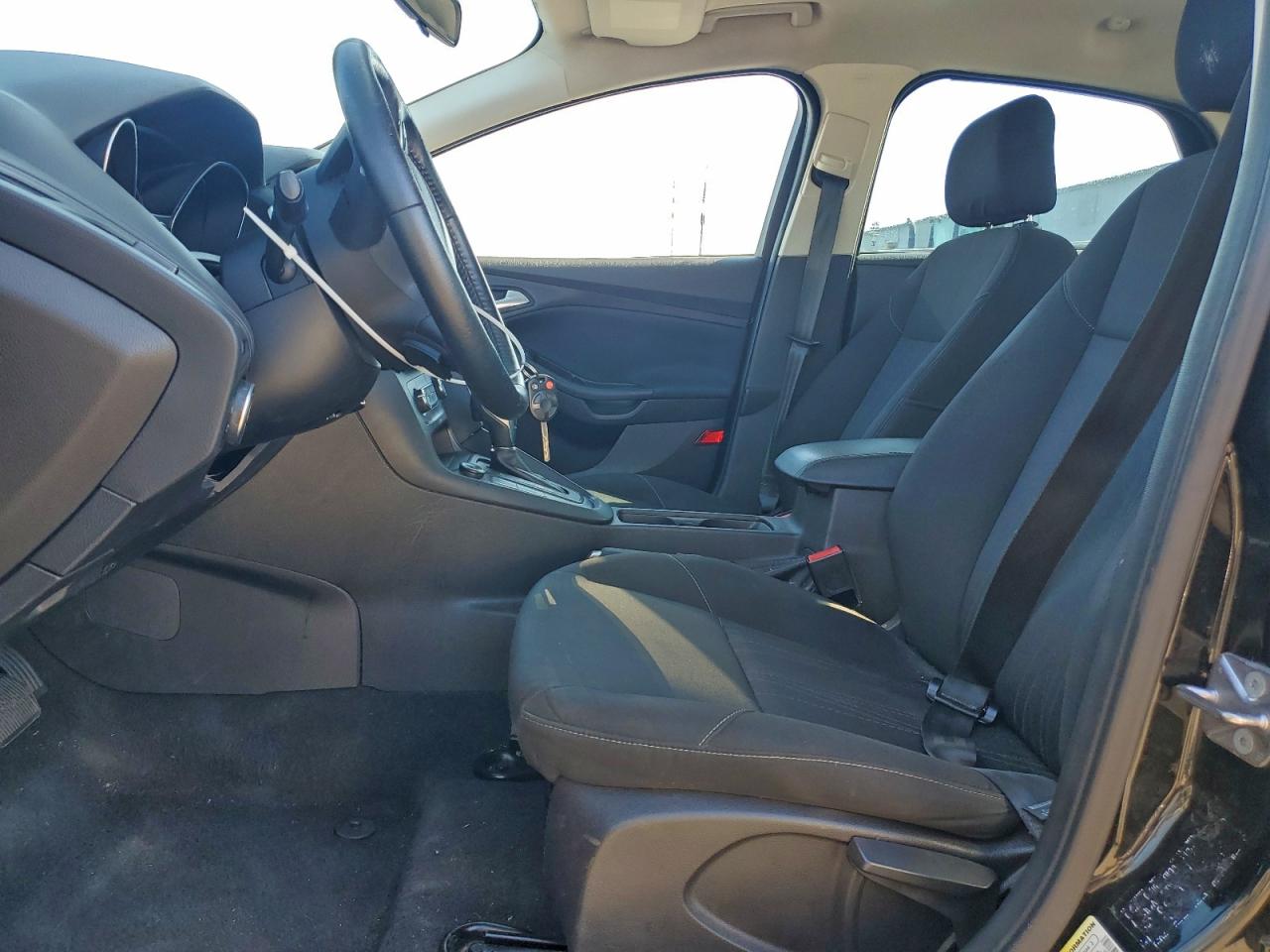 2015 FORD FOCUS SE photo 7