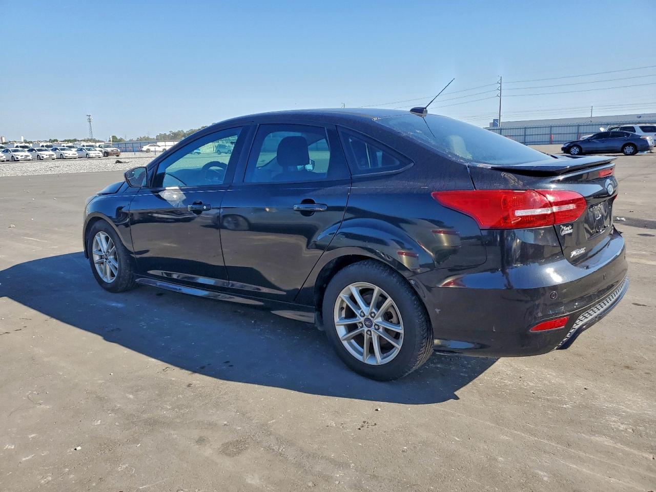 2015 FORD FOCUS SE photo 2
