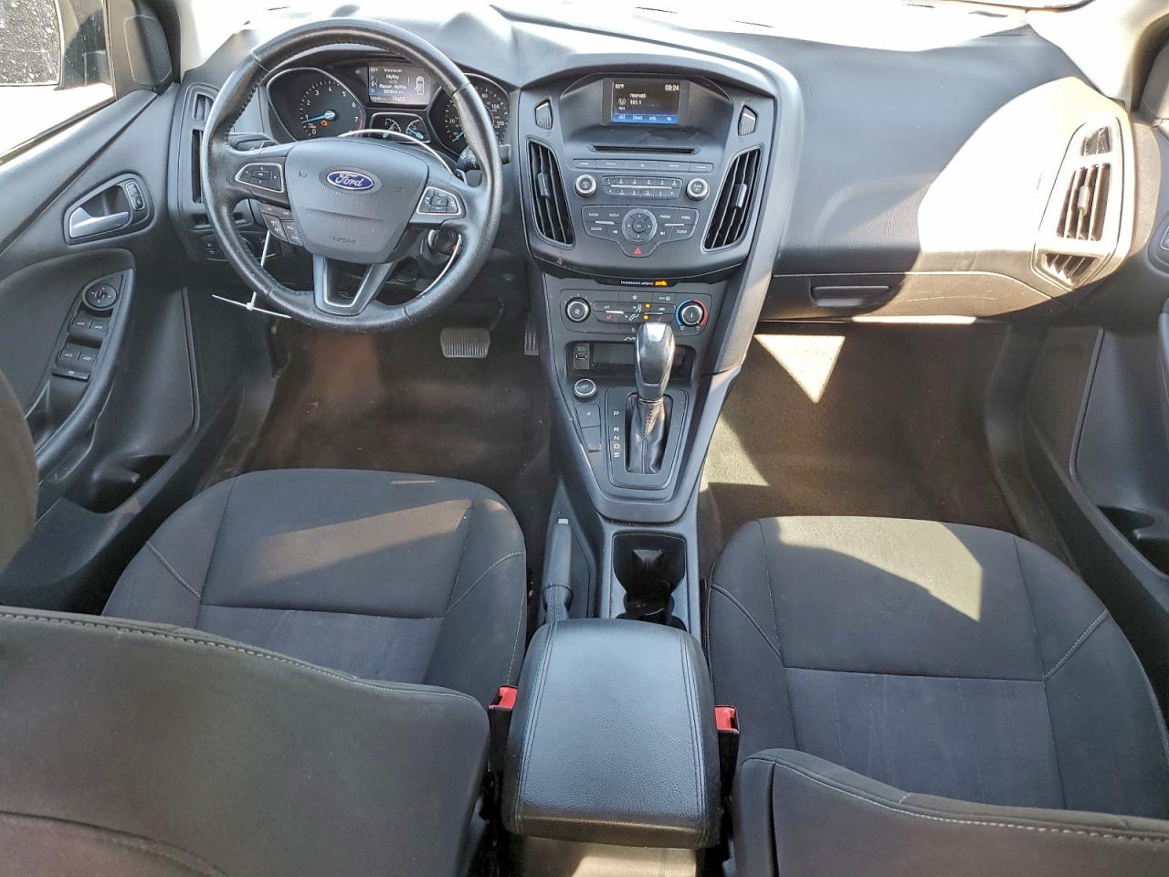 2015 FORD FOCUS SE photo 8