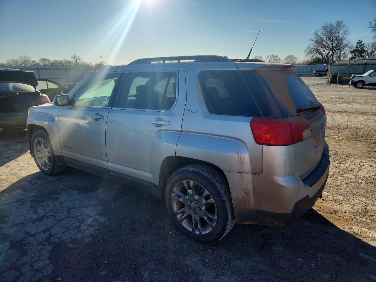2011 GMC TERRAIN SLE photo 2