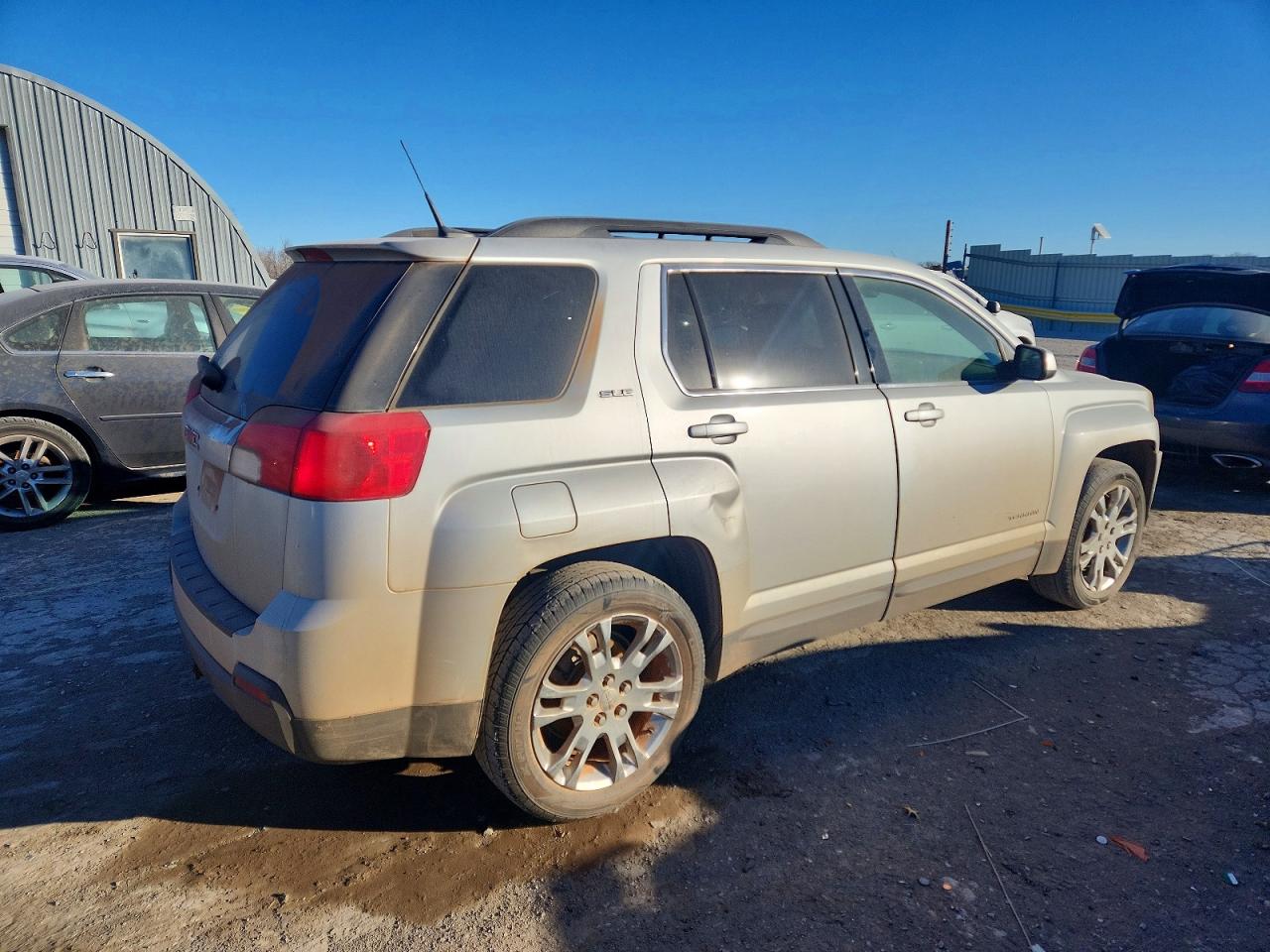 2011 GMC TERRAIN SLE photo 3