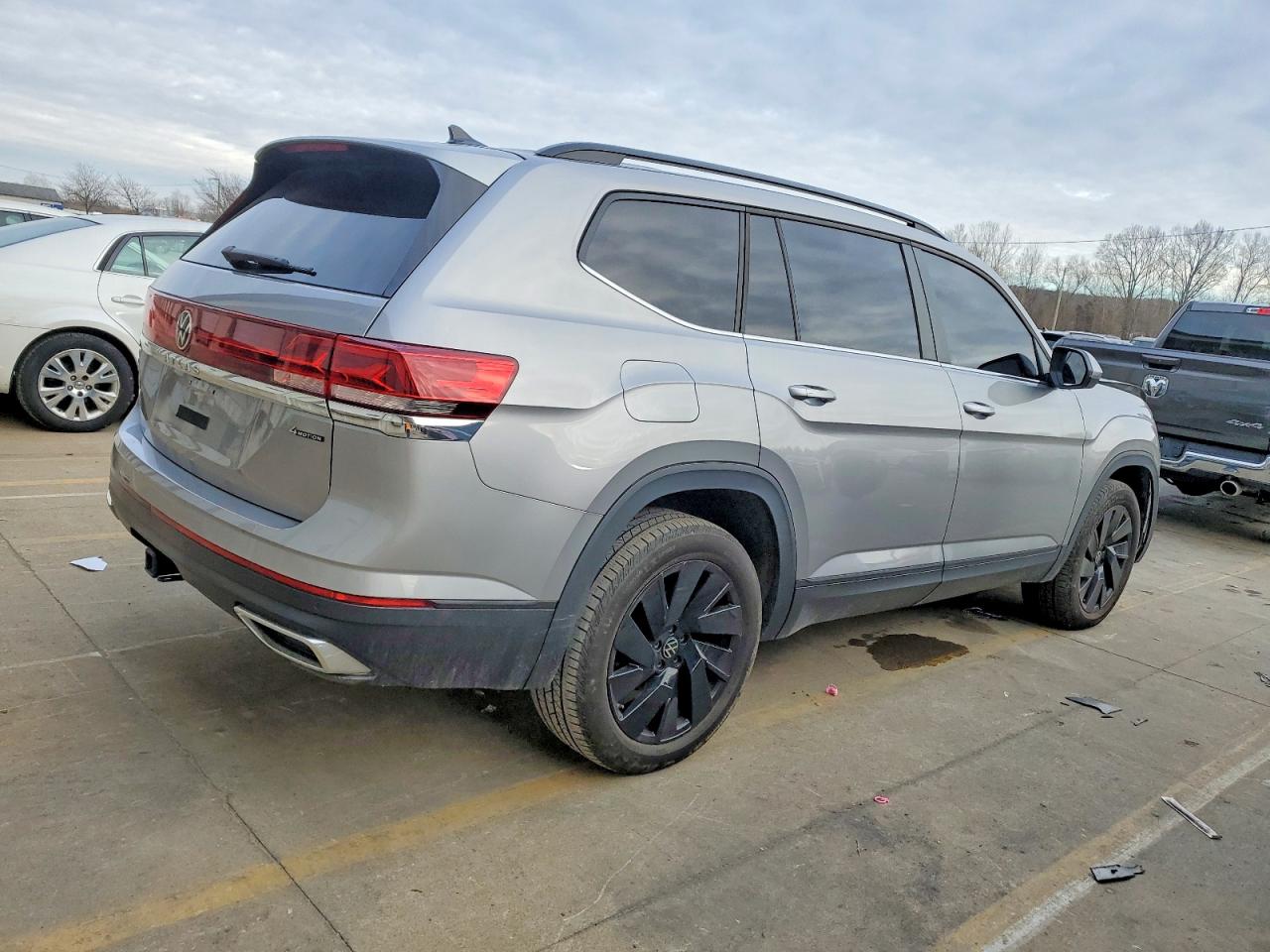 2024 VOLKSWAGEN ATLAS SE photo 3