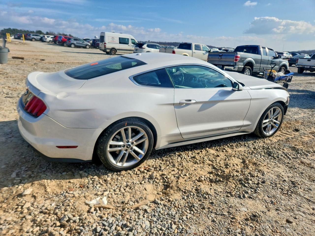 2017 FORD MUSTANG photo 3