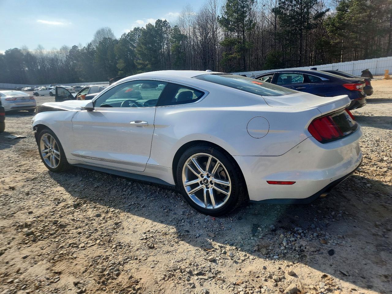 2017 FORD MUSTANG photo 2