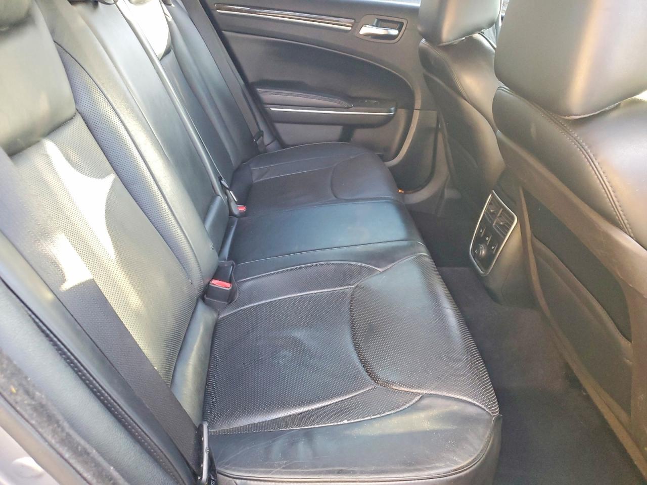 2013 CHRYSLER 300C photo 10