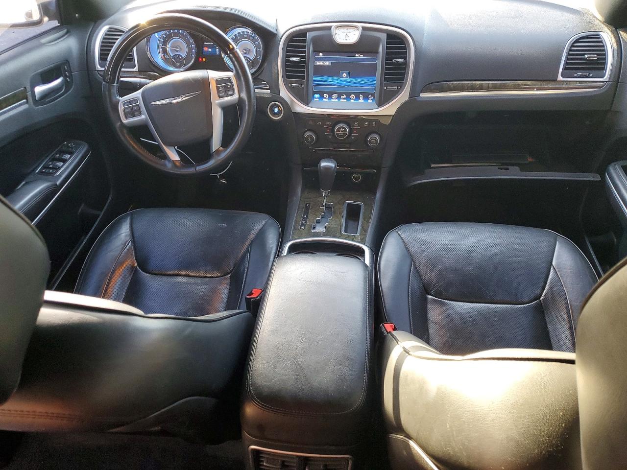 2013 CHRYSLER 300C photo 8