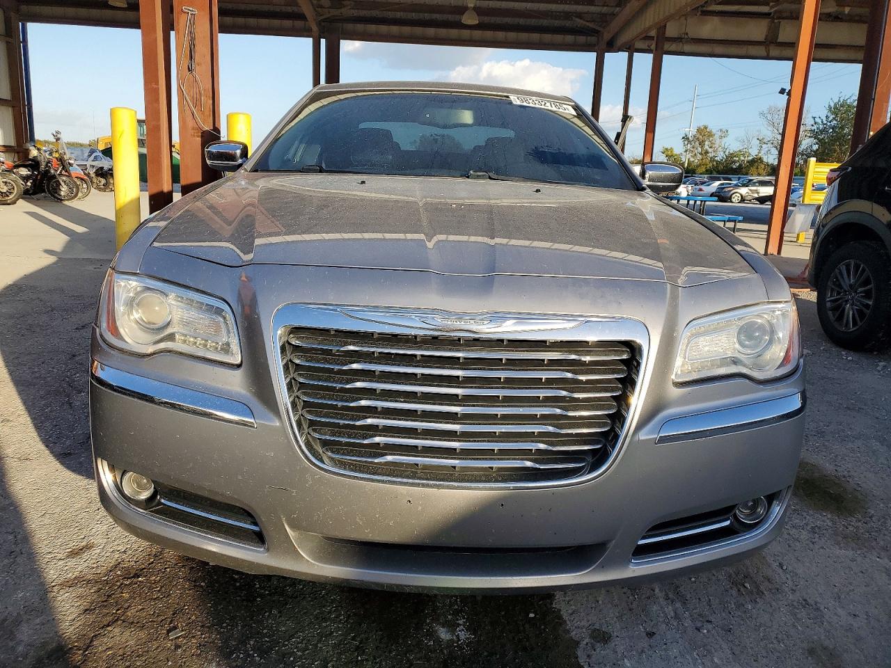 2013 CHRYSLER 300C photo 5