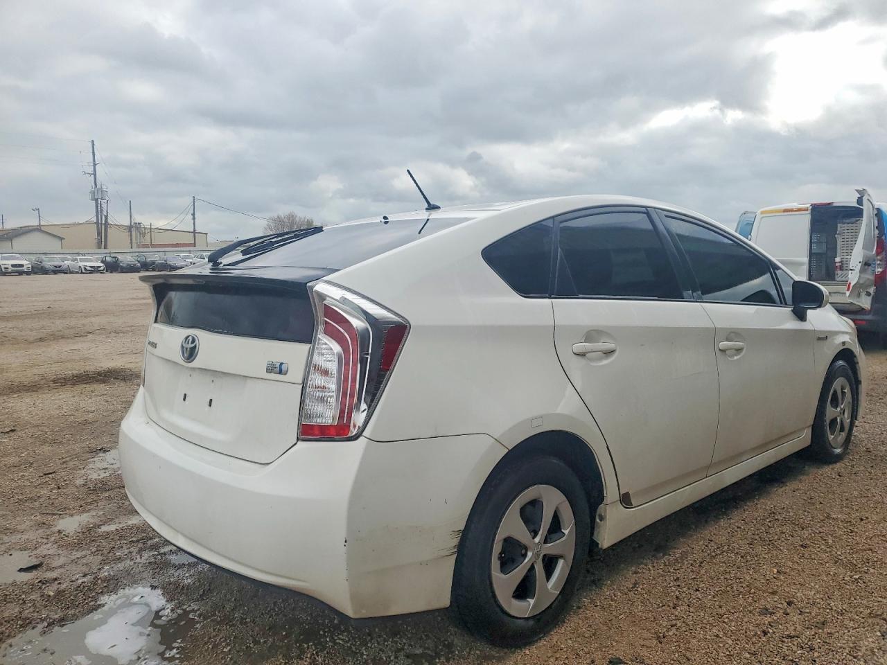 2012 TOYOTA PRIUS photo 3