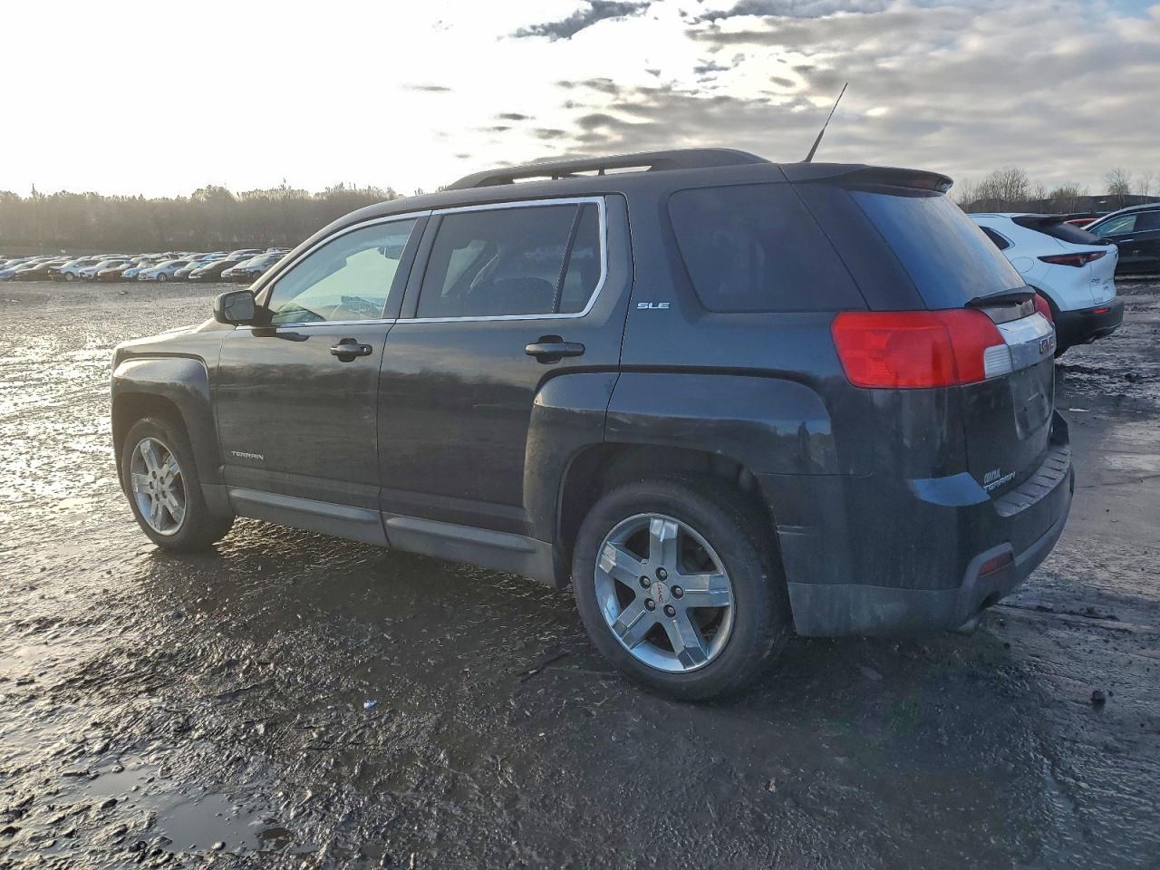 2012 GMC TERRAIN SLE photo 2