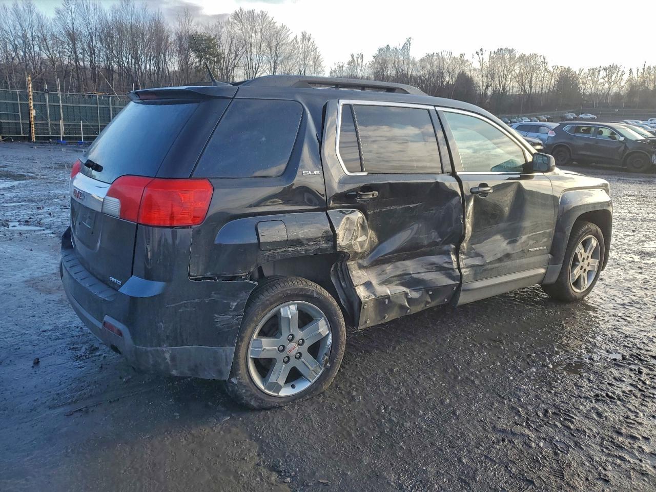 2012 GMC TERRAIN SLE photo 3