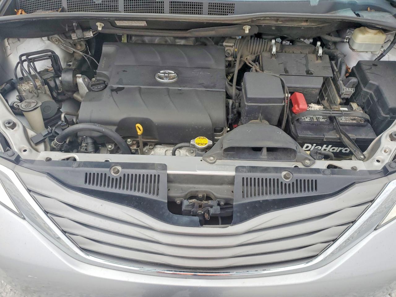 2014 TOYOTA SIENNA XLE photo 11