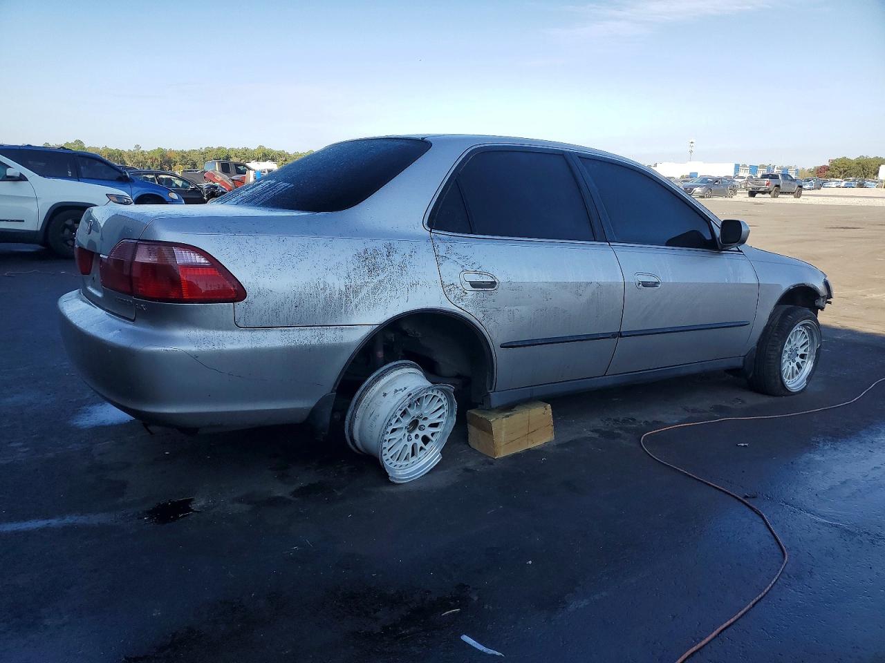 1999 HONDA ACCORD LX photo 3