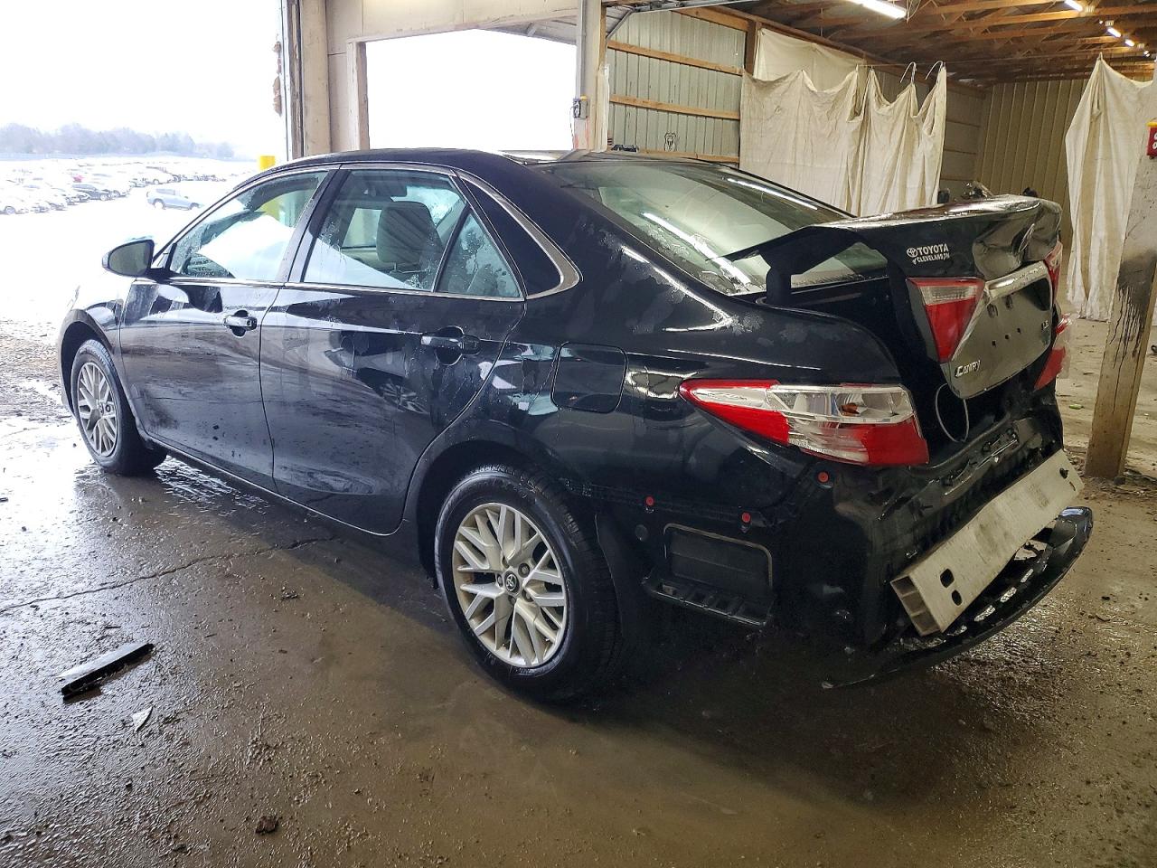 2017 TOYOTA CAMRY LE photo 3