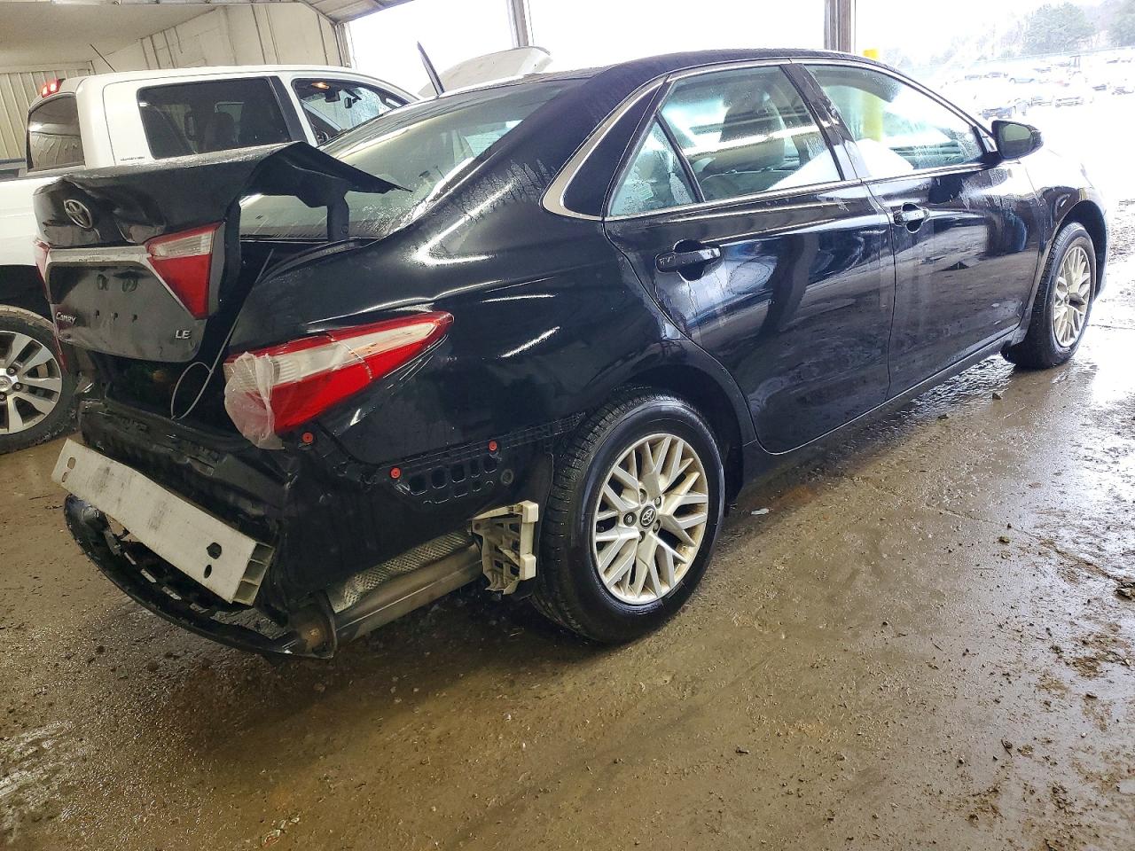 2017 TOYOTA CAMRY LE photo 5