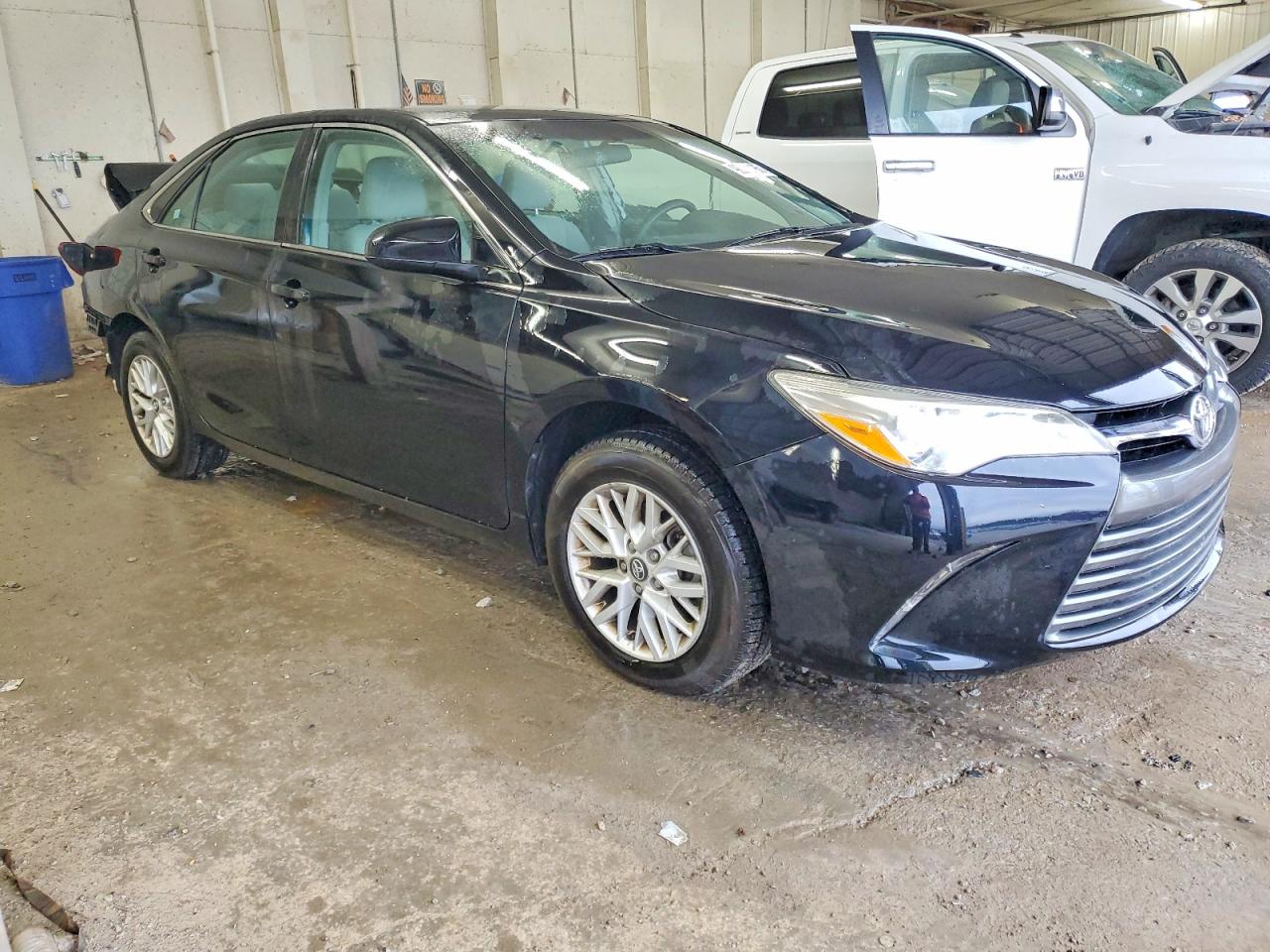 2017 TOYOTA CAMRY LE photo 7